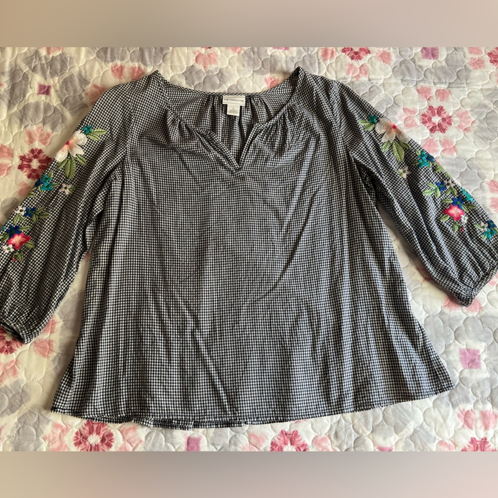 Liz Claiborne Navy and White Gingham Blouse Embroidered Floral Sleeves Ruffle L